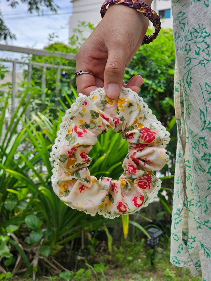 Lace scrunchie (โดนัทลูกไม้)