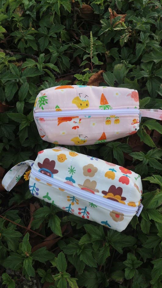 Zippered box pouch with handle (กระเป๋าทรงกล่องมีซิป มีที่จับ)