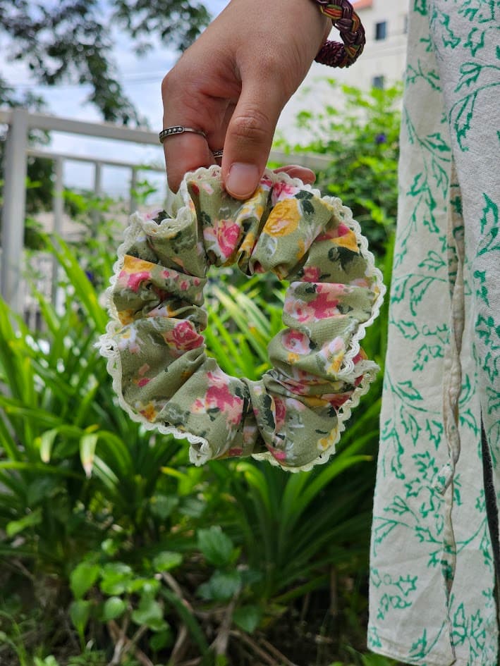 Lace scrunchie (โดนัทลูกไม้)