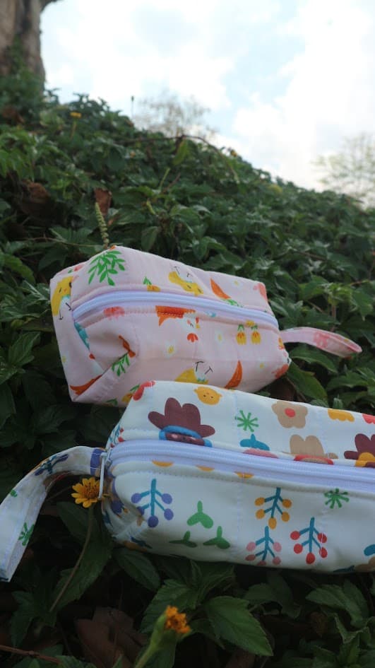 Zippered box pouch with handle (กระเป๋าทรงกล่องมีซิป มีที่จับ)