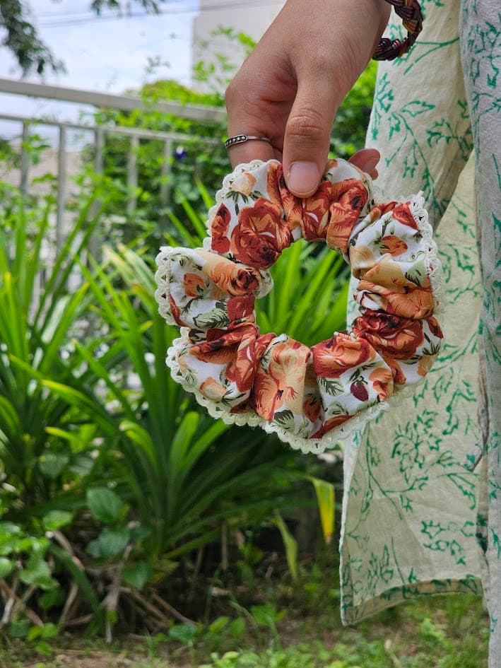 Lace scrunchie (โดนัทลูกไม้)