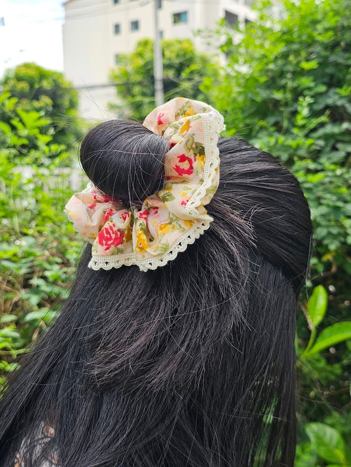Lace scrunchie (โดนัทลูกไม้)